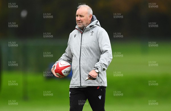 241122 - Wales Rugby Training - Wayne Pivac during training