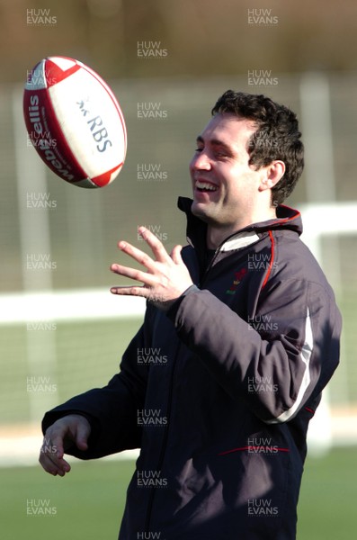 250107 - Wales Rugby Training - Stephen Jones during training 