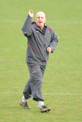 25.01.08 - Wales Rugby Training- Defence Coach, Shaun Edwards during training 