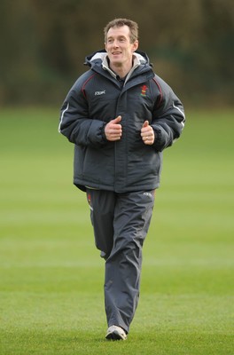 25.01.08 - Wales Rugby Training- Wales Backs Coach, Rob Howley during training 