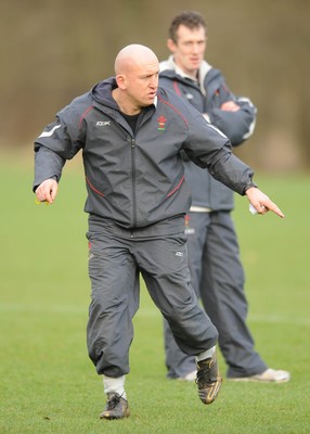 25.01.08 - Wales Rugby Training- Wales Backs Coach, Rob Howley looks on as Defence Coach, Shaun Edwards directs training 