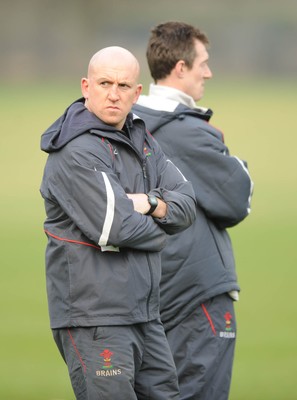25.01.08 - Wales Rugby Training- Wales Defence Coach, Shaun Edwards(L) and Backs Coach, Rob Howley look on during training 