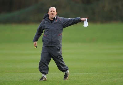 25.01.08 - Wales Rugby Training- Defence Coach, Shaun Edwards during training 