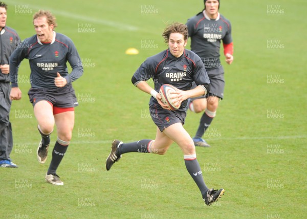 25.01.08 - Wales Rugby Training- Ryan Jones in action during training 