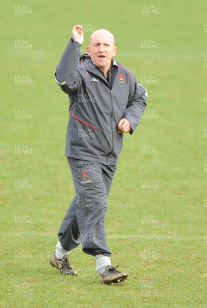 25.01.08 - Wales Rugby Training- Defence Coach, Shaun Edwards during training 