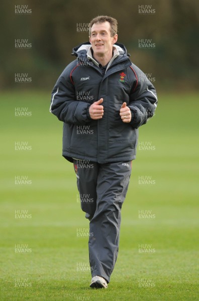 25.01.08 - Wales Rugby Training- Wales Backs Coach, Rob Howley during training 