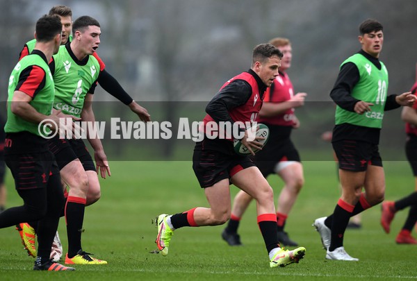 250122 - Wales Rugby Training - Kieran Hardy during training