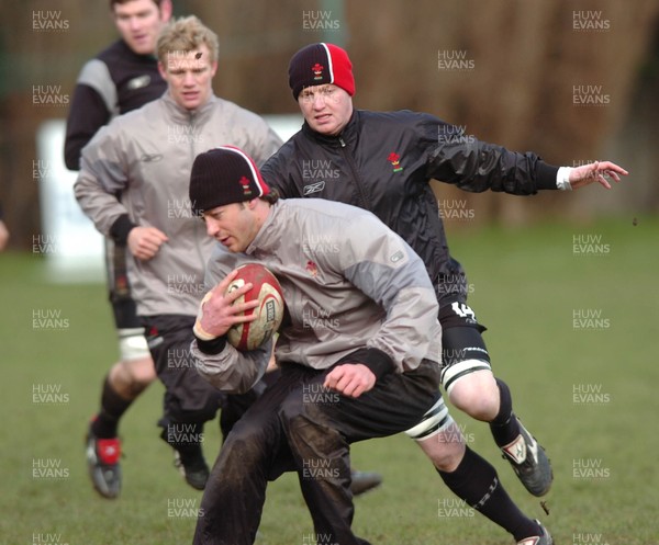 250206  Wales rugby training, Wanderers ground, Dublin Hal Luscombe carries the ball watched by Martyn Williams, Dwayne Peel and Michael Owen     