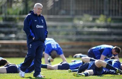 24.02.11 - Wales Rugby Training - Wales head coach Warren Gatland during training. 