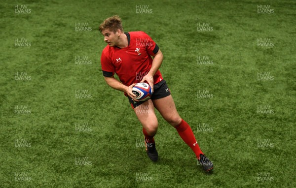 250220 - Wales Rugby Training - Aaron Wainwright during training