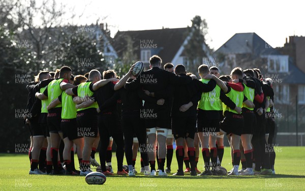 250222 - Wales Rugby Training - Players huddle during training