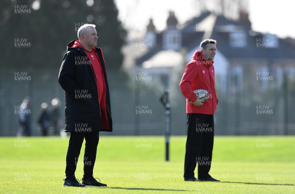 250222 - Wales Rugby Training - Wayne Pivac and Stephen Jones during training