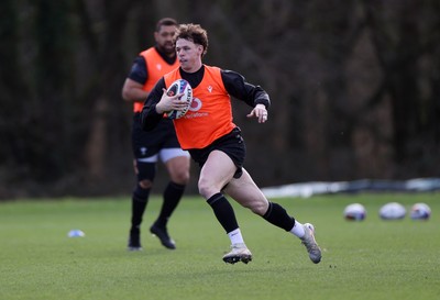 250225 - Wales Rugby Training during the fallow week - Tom Rogers during training