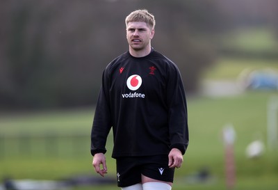 250225 - Wales Rugby Training during the fallow week - Aaron Wainwright during training