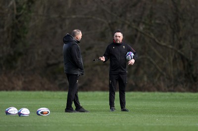 250225 - Wales Rugby Training during the fallow week - Jonathan Humphreys, Forwards Coach and Matt Sherratt, Head Coach during training