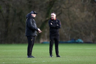 250225 - Wales Rugby Training during the fallow week - Neil Jenkins, Skills Coach and Matt Sherratt, Head Coach during training