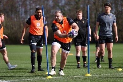 250225 - Wales Rugby Training during the fallow week - Henry Thomas during training