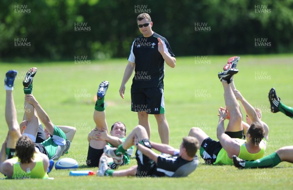 25.05.09 - Wales Rugby Training - Defence coach, Sean Holley makes a point during training. 