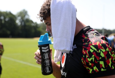250626 - Wales Rugby Training ahead of their game against the Barbarians at Twickenham on Saturday - Eddie James during training