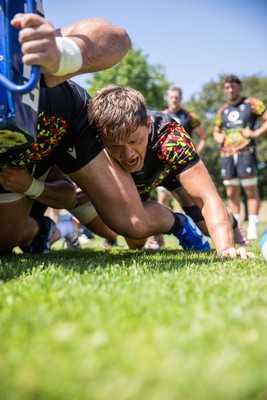 250626 - Wales Rugby Training ahead of their game against the Barbarians at Twickenham on Saturday - Alex Mann during training