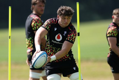 250626 - Wales Rugby Training ahead of their game against the Barbarians at Twickenham on Saturday - Ryan Woodman during training