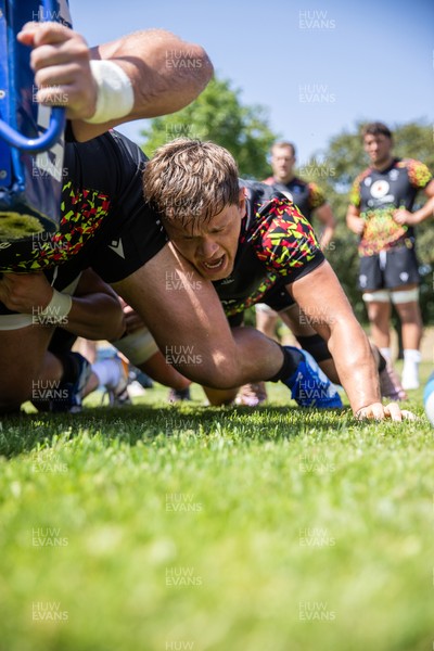 250626 - Wales Rugby Training ahead of their game against the Barbarians at Twickenham on Saturday - Alex Mann during training