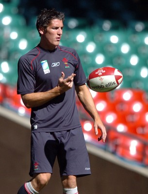 25.08.07 - Wales Rugby Training - James Hook in action during training 