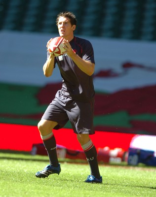 25.08.07 - Wales Rugby Training - James Hook in action during training 