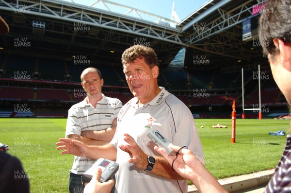 25.08.07 - Wales Rugby Training - Wales' Coach, Gareth Jenkins talks to reporters before training 