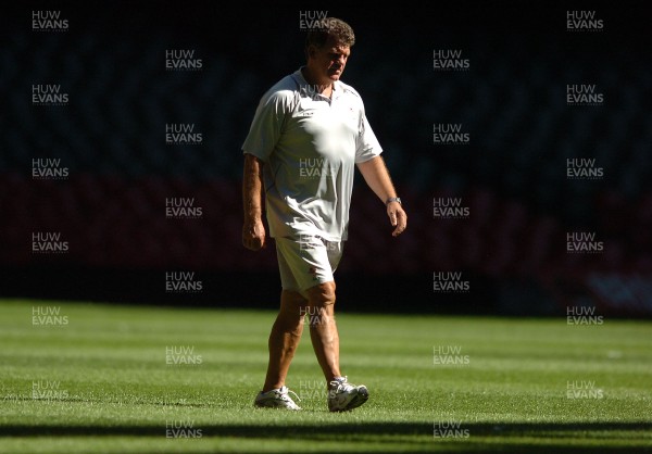 25.08.07 - Wales Rugby Training - Wales' Coach, Gareth Jenkins during training 