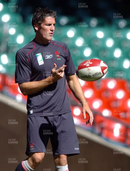 25.08.07 - Wales Rugby Training - James Hook in action during training 