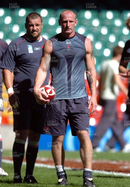 25.08.07 - Wales Rugby Training - Gareth Thomas in action during training 