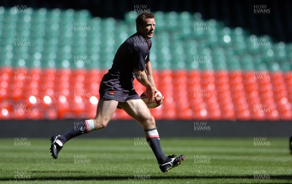 25.08.07 - Wales Rugby Training - Kevin Morgan in action during training 