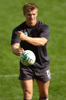 25.09.07 - Wales Rugby World Cup Training - Dwayne Peel in action during training 