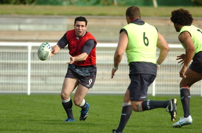 25.09.07 - Wales Rugby World Cup Training - Stephen Jones in action during training 