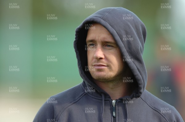 25.09.07 - Wales Rugby World Cup Training - Shane Williams sits out of training 