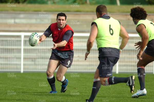 25.09.07 - Wales Rugby World Cup Training - Stephen Jones in action during training 