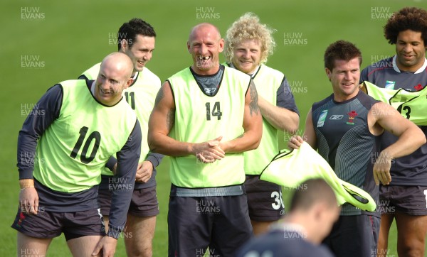 25.09.07 - Wales Rugby World Cup Training - Gareth Thomas shares a joke during training 