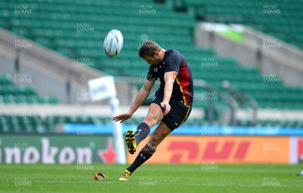 250915 - Wales Rugby World Cup Training -Dan Biggar during training