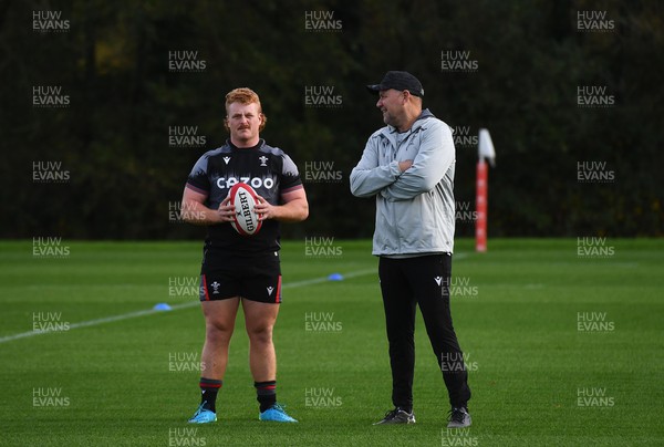 251022 - Wales Rugby Training - Bradley Roberts and Wayne Pivac during training