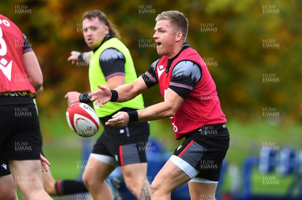 251022 - Wales Rugby Training - Garth Anscombe during training