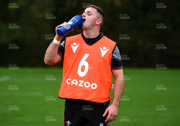 251022 - Wales Rugby Training - Dane Blacker during training