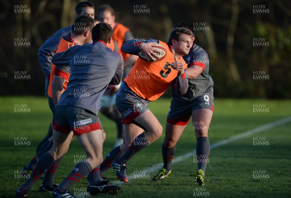 251113 - Wales Rugby Training -Dan Biggar during training