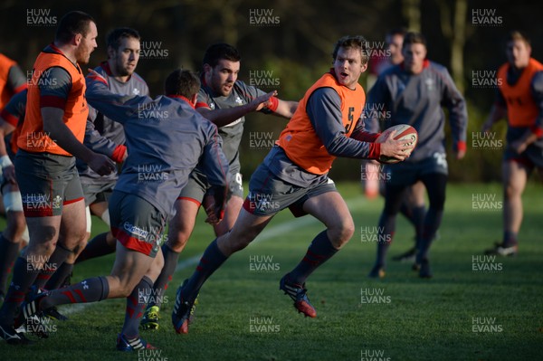 251113 - Wales Rugby Training -Dan Biggar during training