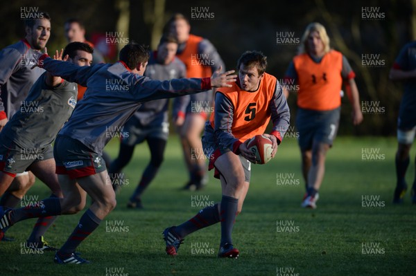 251113 - Wales Rugby Training -Dan Biggar during training