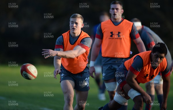 251113 - Wales Rugby Training -Owen Williams during training