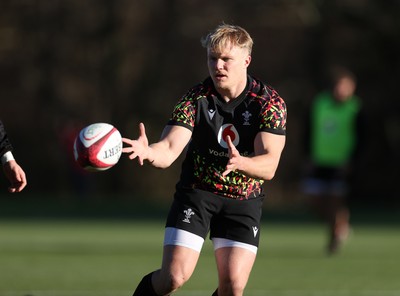 251125 - Wales Rugby Training with the Scarlets as they prepare for their game against South Africa - Blair Murray during training