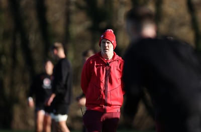 251125 - Wales Rugby Training with the Scarlets as they prepare for their game against South Africa - Steve Tandy, Head Coach during training