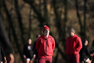 251125 - Wales Rugby Training with the Scarlets as they prepare for their game against South Africa - Steve Tandy, Head Coach during training