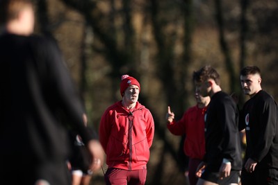 251125 - Wales Rugby Training with the Scarlets as they prepare for their game against South Africa - Steve Tandy, Head Coach during training